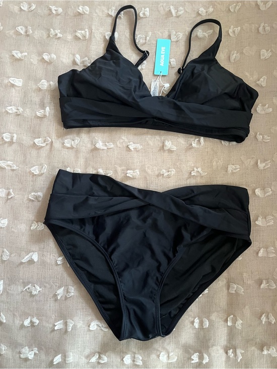 Other - NWT Black Twist-Front Women's Swim Set